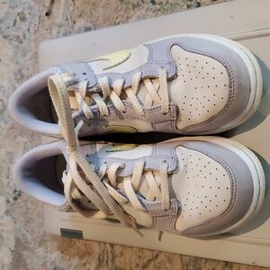 KIDS NIKE LEATHER SHOES. Size 3.5